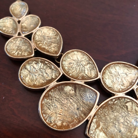 Gold costume jewelry necklace with gold stones adjustable clasp one size - Picture 3 of 4